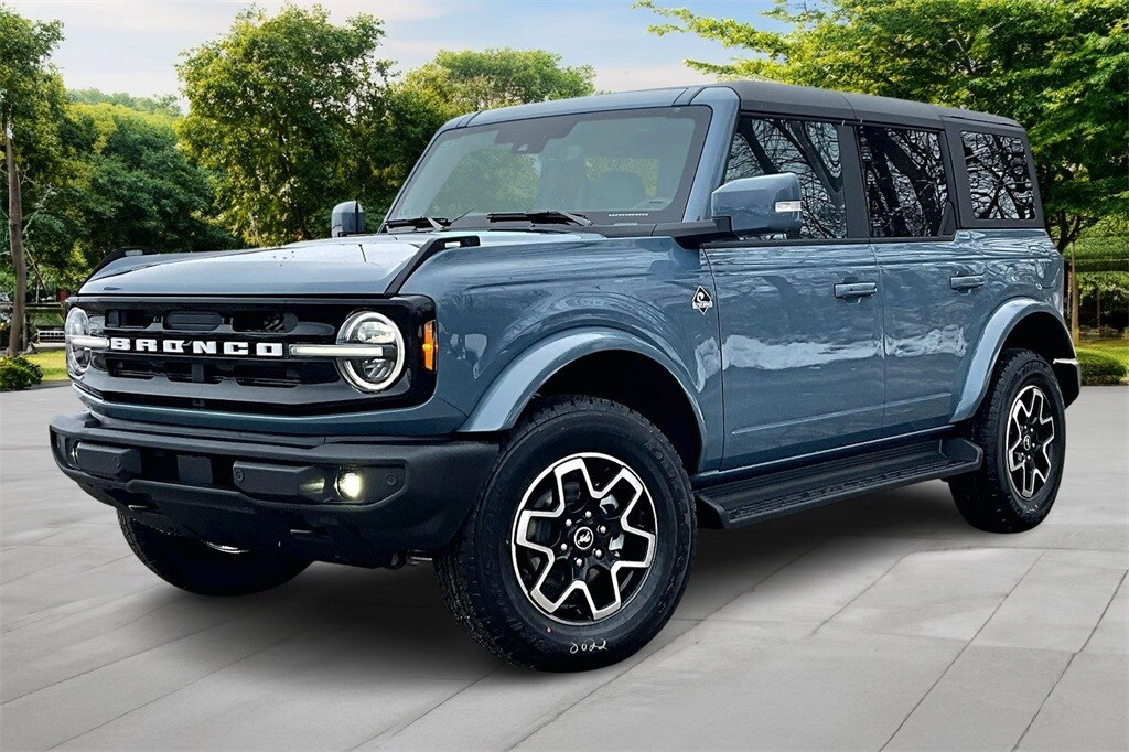 2025 Ford Bronco Outer Banks photo 2