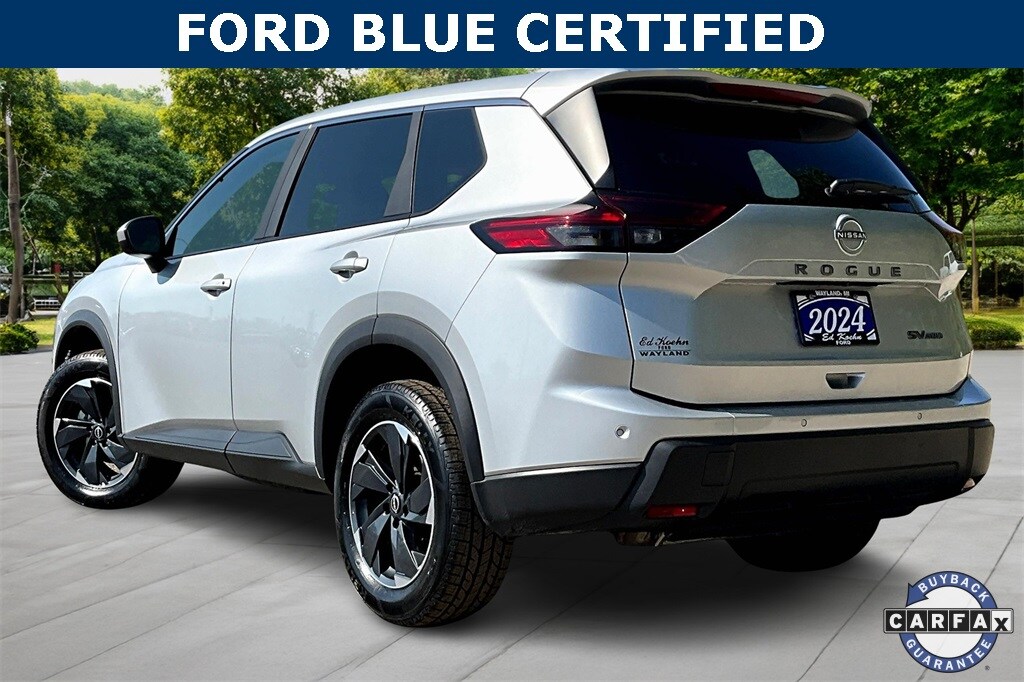 2024 Nissan Rogue SV photo 2
