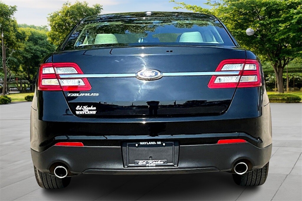 2018 Ford Taurus SE photo 4