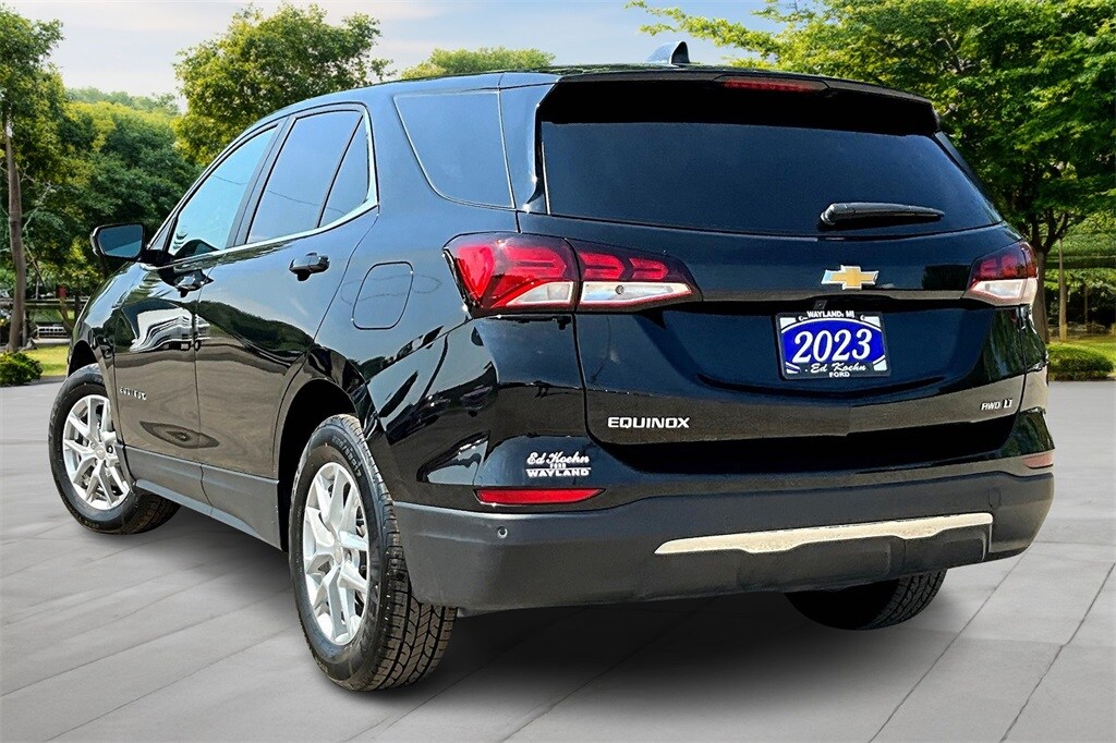 2023 Chevrolet Equinox LT photo 2