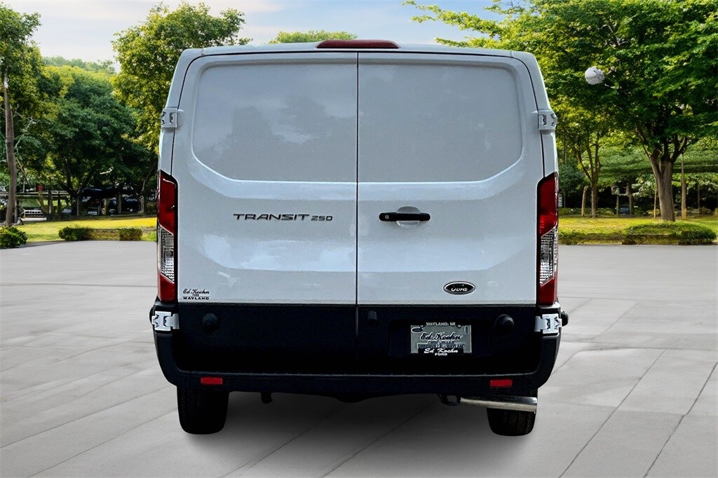 2025 Ford Transit photo 4