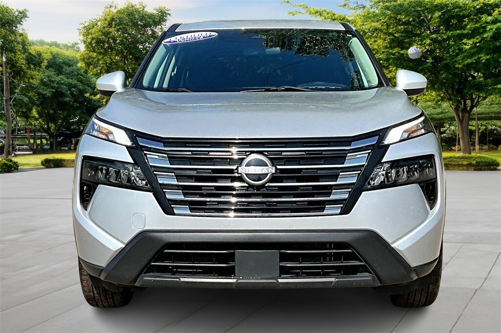 2024 Nissan Rogue SV photo 2