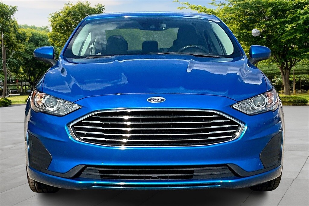 2020 Ford Fusion SE photo 2