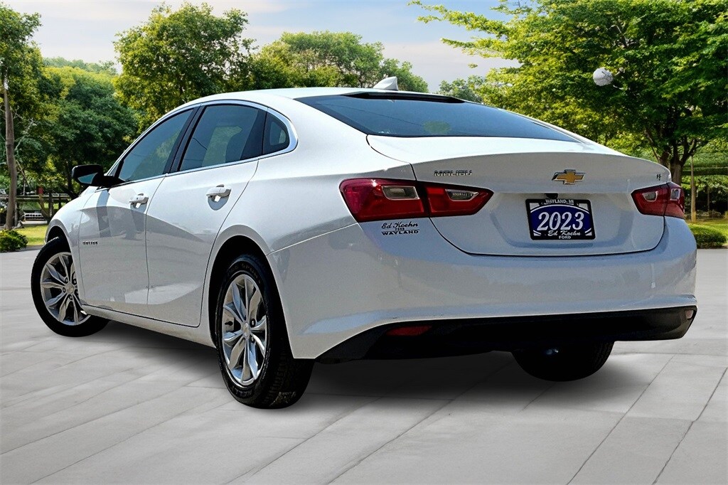 2023 Chevrolet Malibu 1LT photo 2