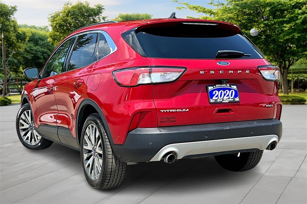 2020 Ford Escape Hybrid Titanium photo 2
