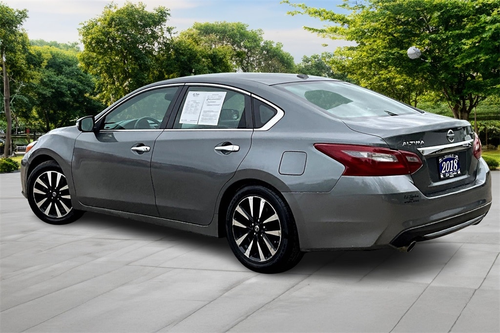 Used 2018 Nissan Altima SL with VIN 1N4AL3AP5JC152614 for sale in Wayland, MI