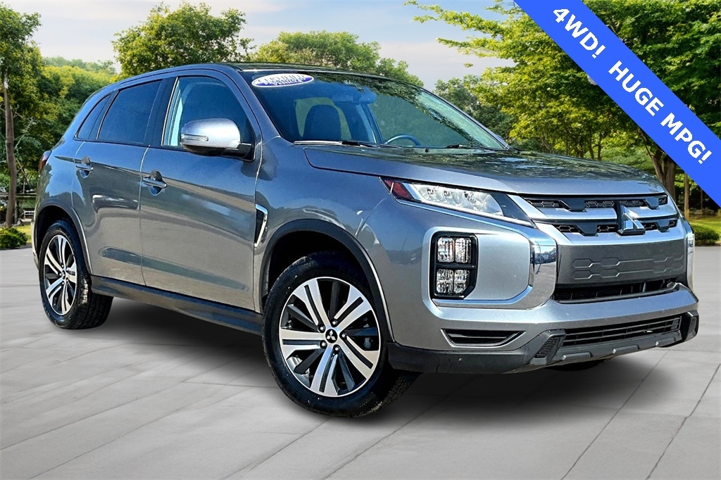 2024 Mitsubishi Outlander Sport SE's photo