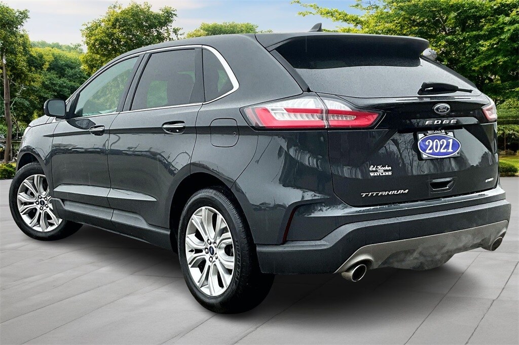 2021 Ford Edge Titanium photo 2