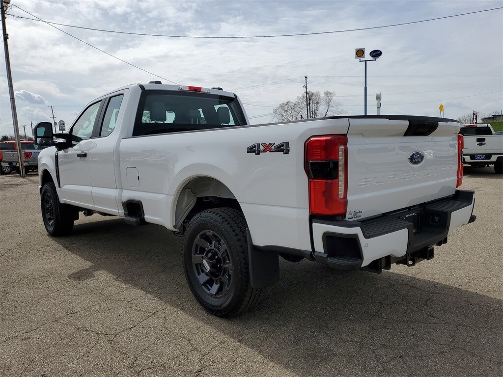 2025 Ford F-350 XL photo 3