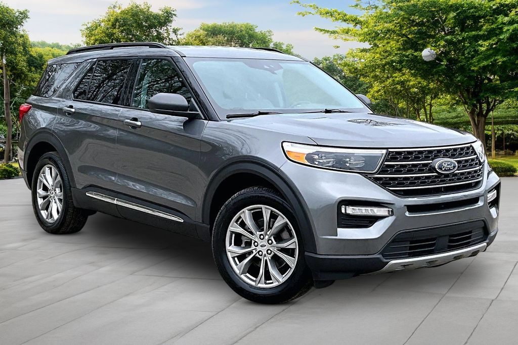 2023 Ford Explorer XLT 4WD's photo
