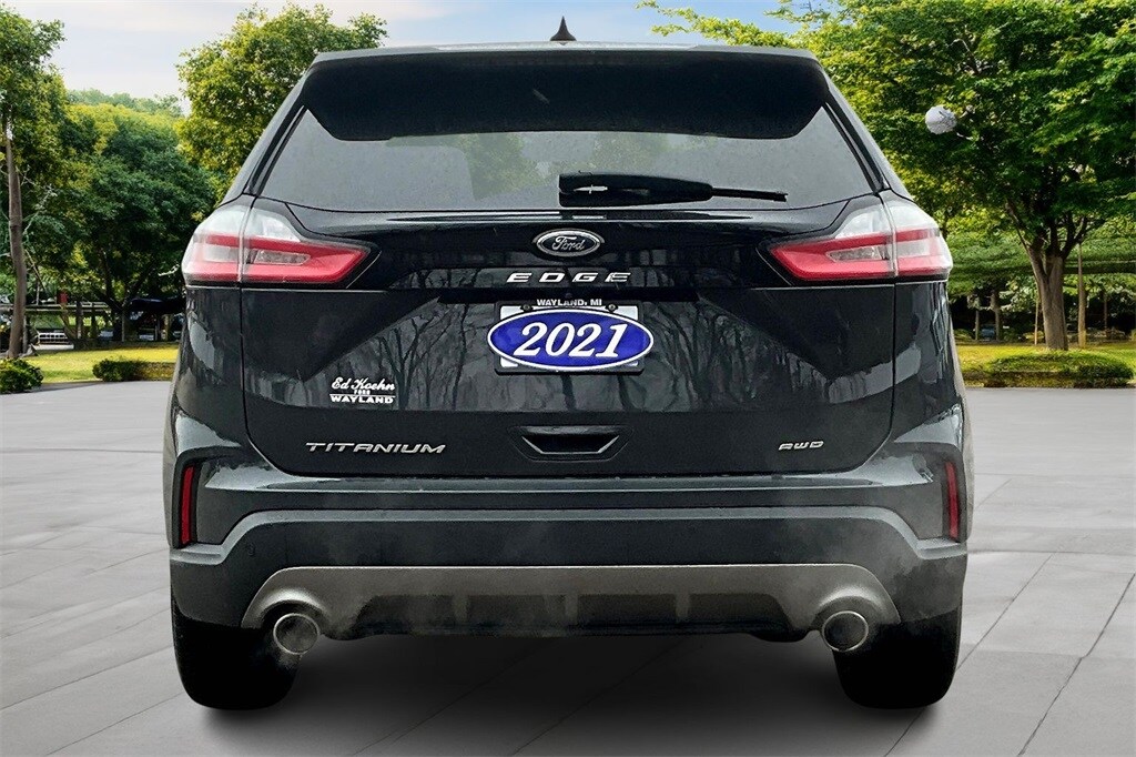 2021 Ford Edge Titanium photo 4