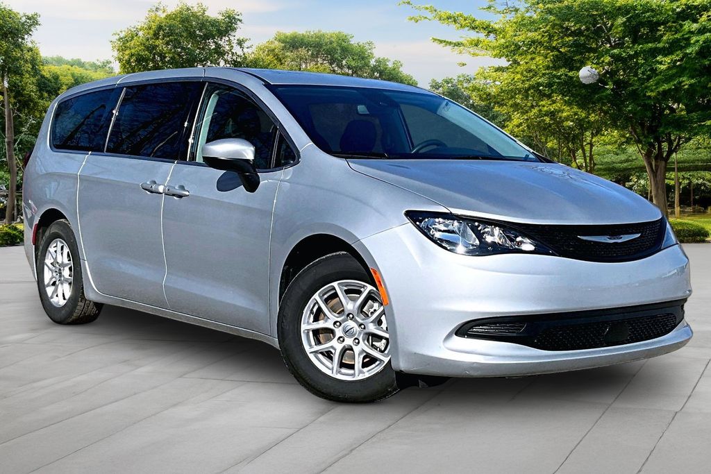 2023 Chrysler Voyager LX
