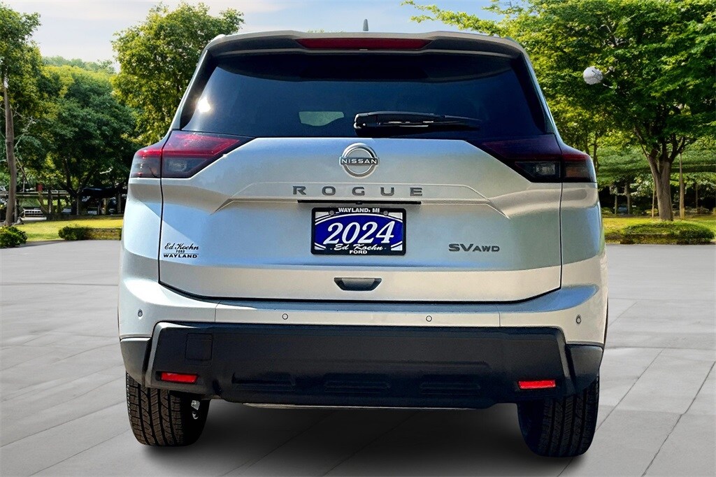 2024 Nissan Rogue SV photo 3