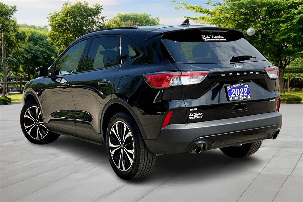 2022 Ford Escape SE photo 2