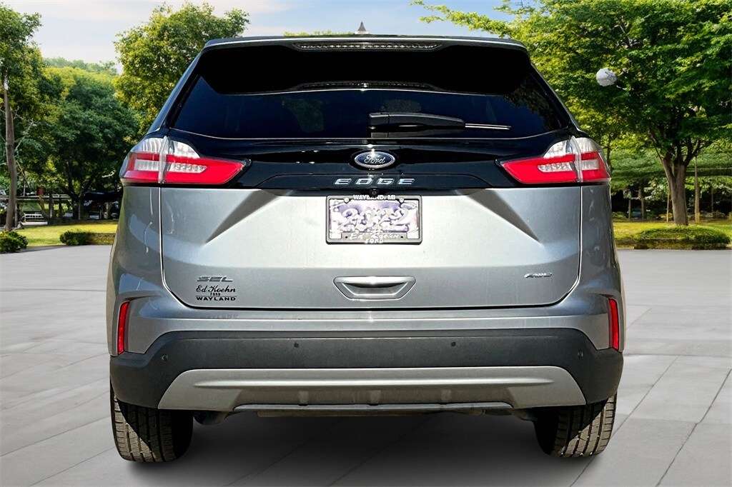 2022 Ford Edge SEL photo 4