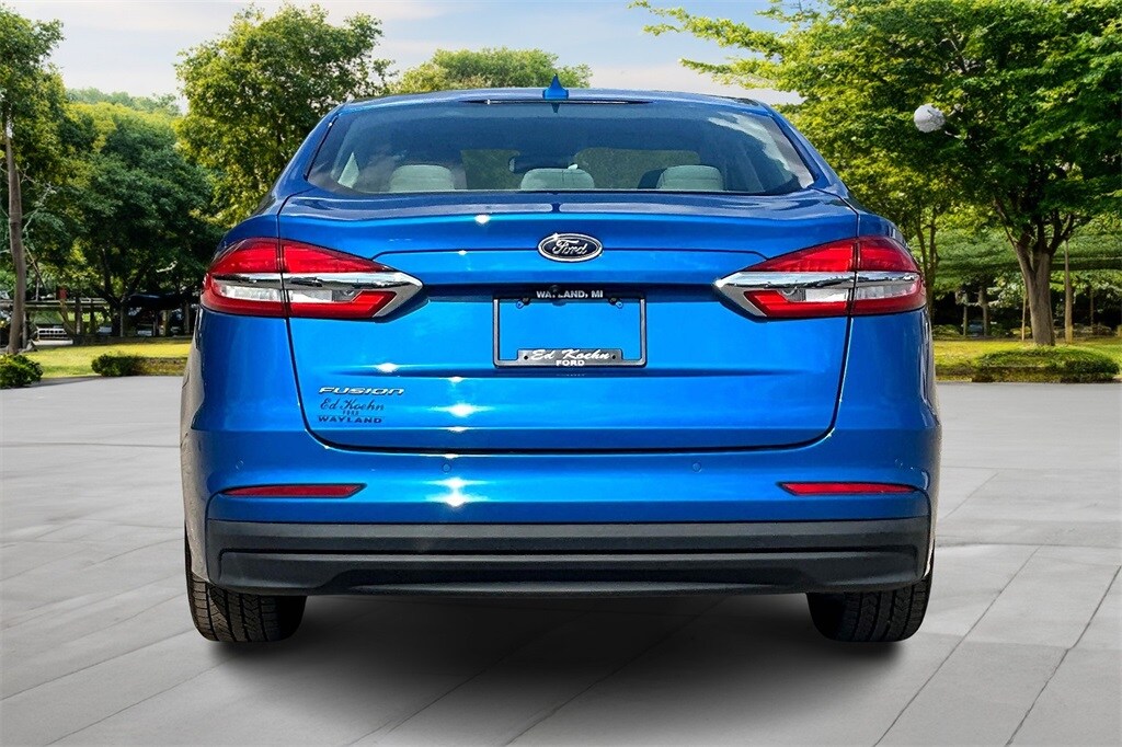 2020 Ford Fusion SE photo 2