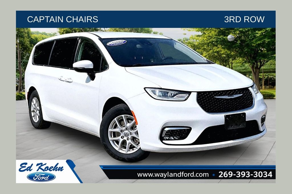 Used 2023 Chrysler Pacifica Touring L Minivan/Van