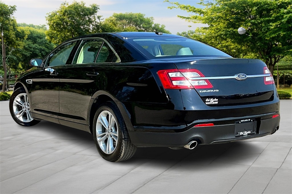 Used 2018 Ford Taurus SE Sedan