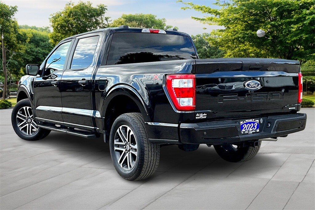 2023 Ford F-150 XL photo 2