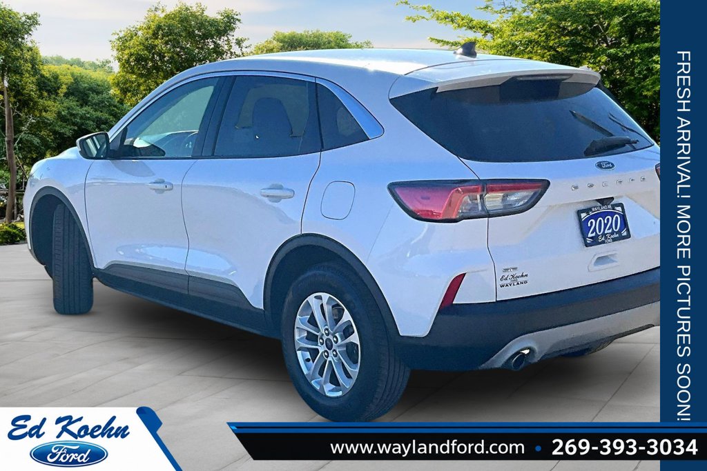 Used 2020 Ford Escape SE with VIN 1FMCU9G66LUA74807 for sale in Wayland, MI