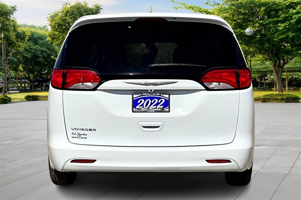 2022 Chrysler Voyager LX photo 4