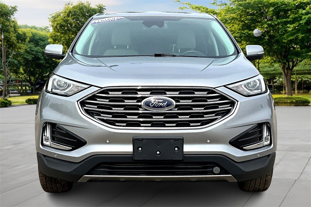 2021 Ford Edge Titanium photo 3