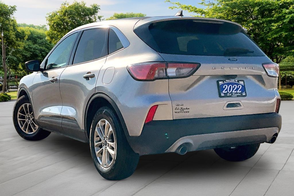Certified 2022 Ford Escape SE with VIN 1FMCU0G67NUB40991 for sale in Wayland, MI