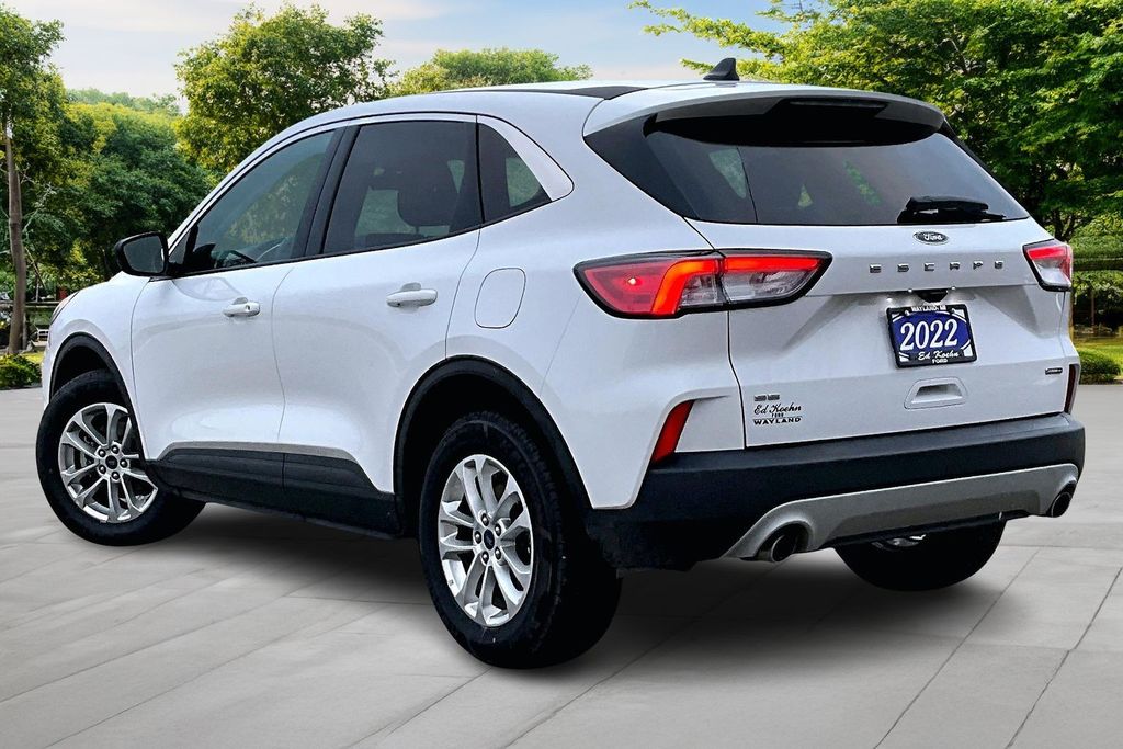 Used 2022 Ford Escape SE with VIN 1FMCU9BZ5NUA61194 for sale in Wayland, MI