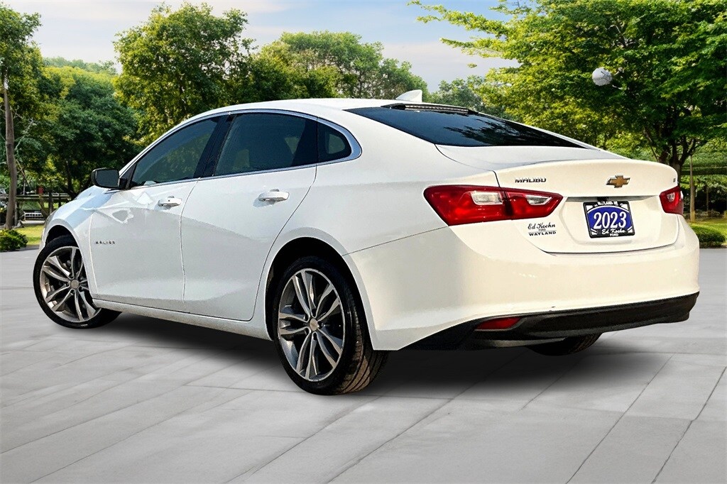 2023 Chevrolet Malibu 1LT photo 2
