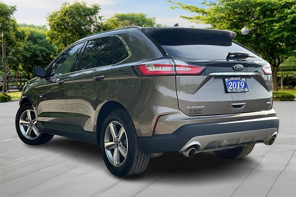 2019 Ford Edge SEL photo 2
