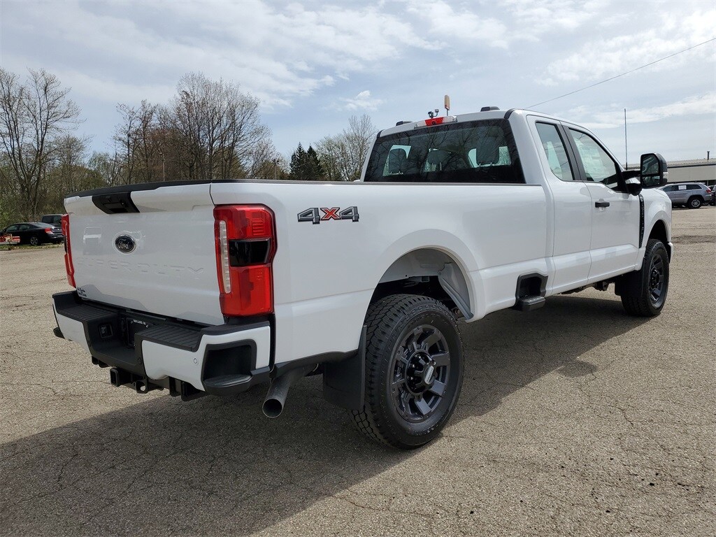 2025 Ford F-350 XL photo 4