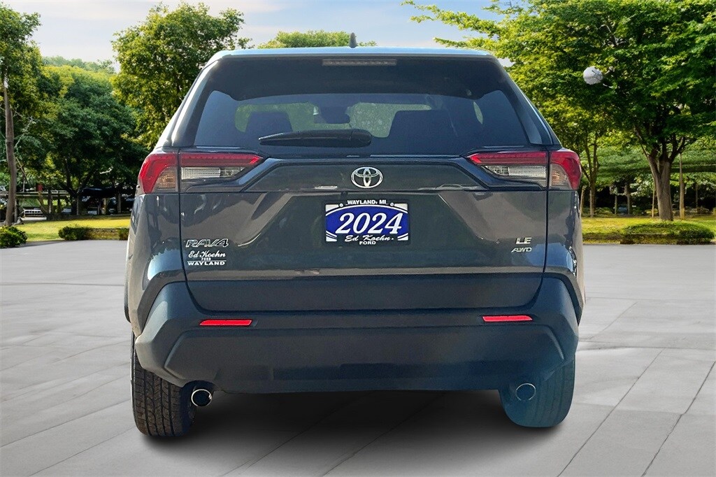 2024 Toyota RAV4 LE photo 3