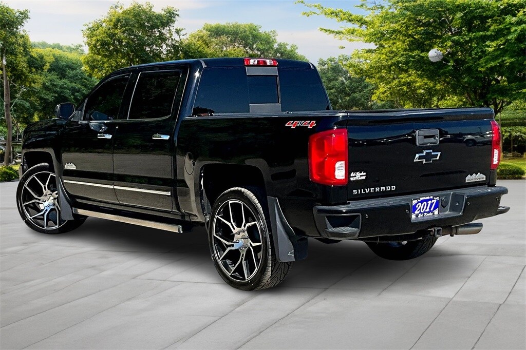 2017 Chevrolet Silverado 1500 High Country photo 2