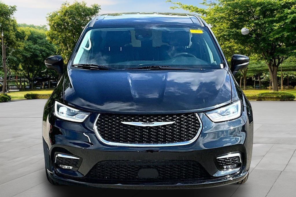Used 2023 Chrysler Pacifica Hybrid Touring L Minivan/Van