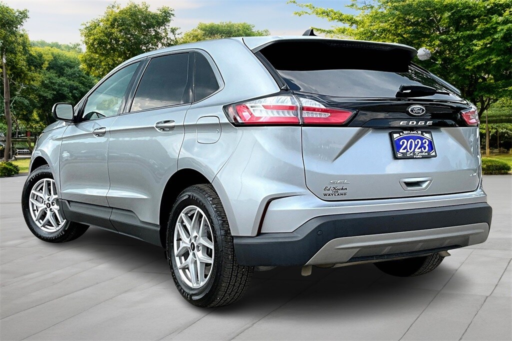 2023 Ford Edge SEL photo 2