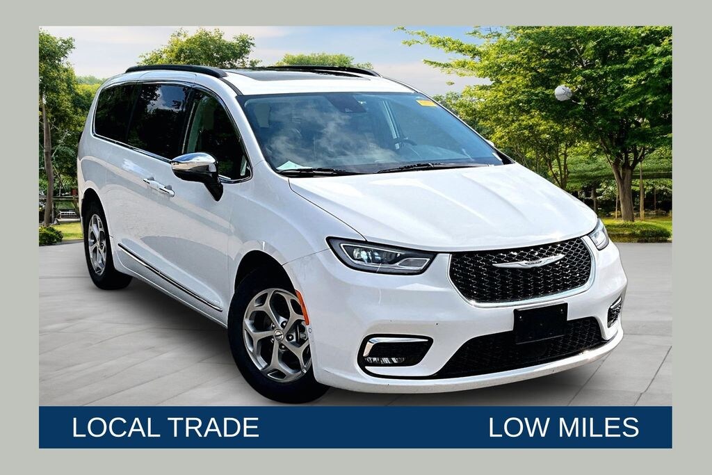 Used 2023 Chrysler Pacifica Limited Minivan/Van