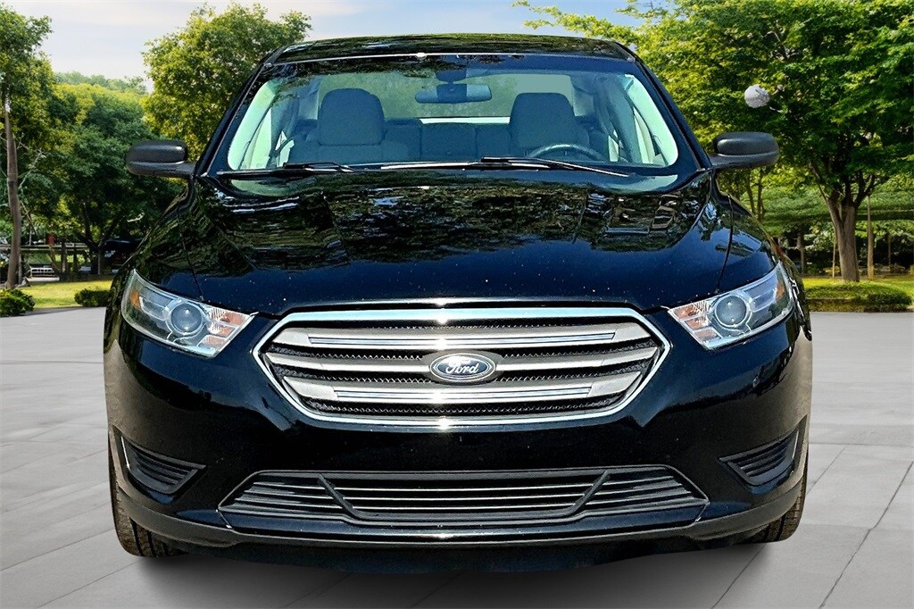 2018 Ford Taurus SE photo 3