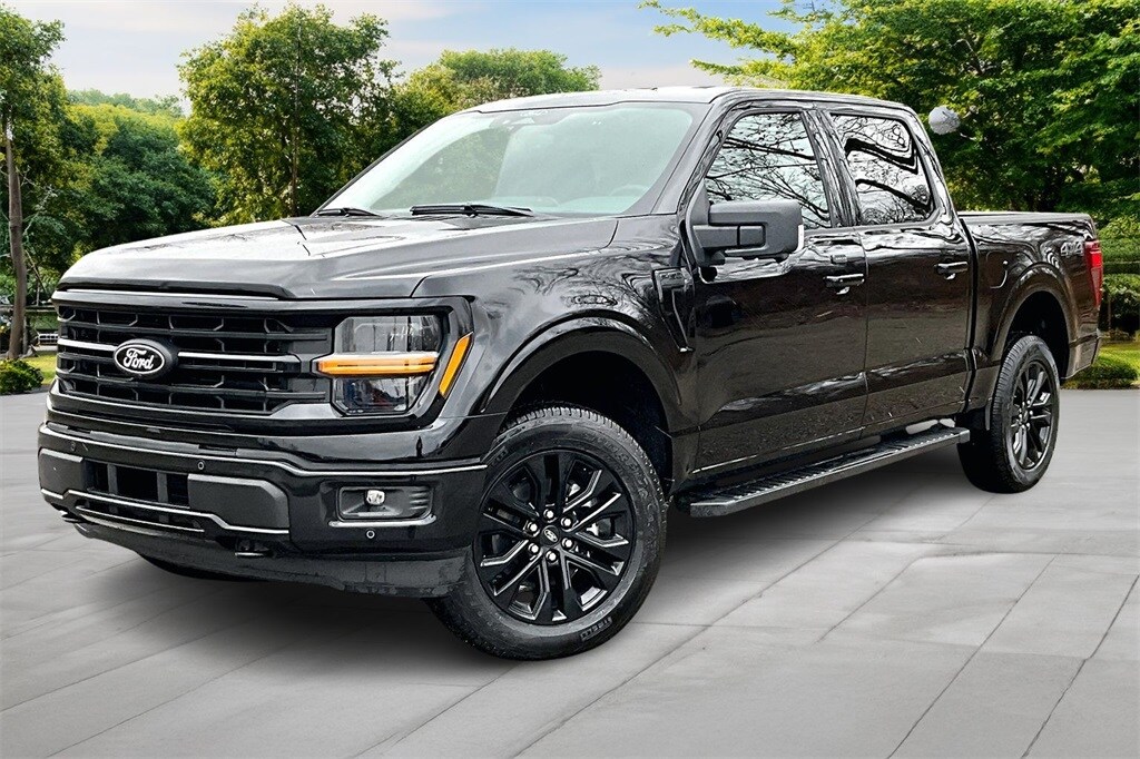 2025 Ford F-150 XLT photo 2