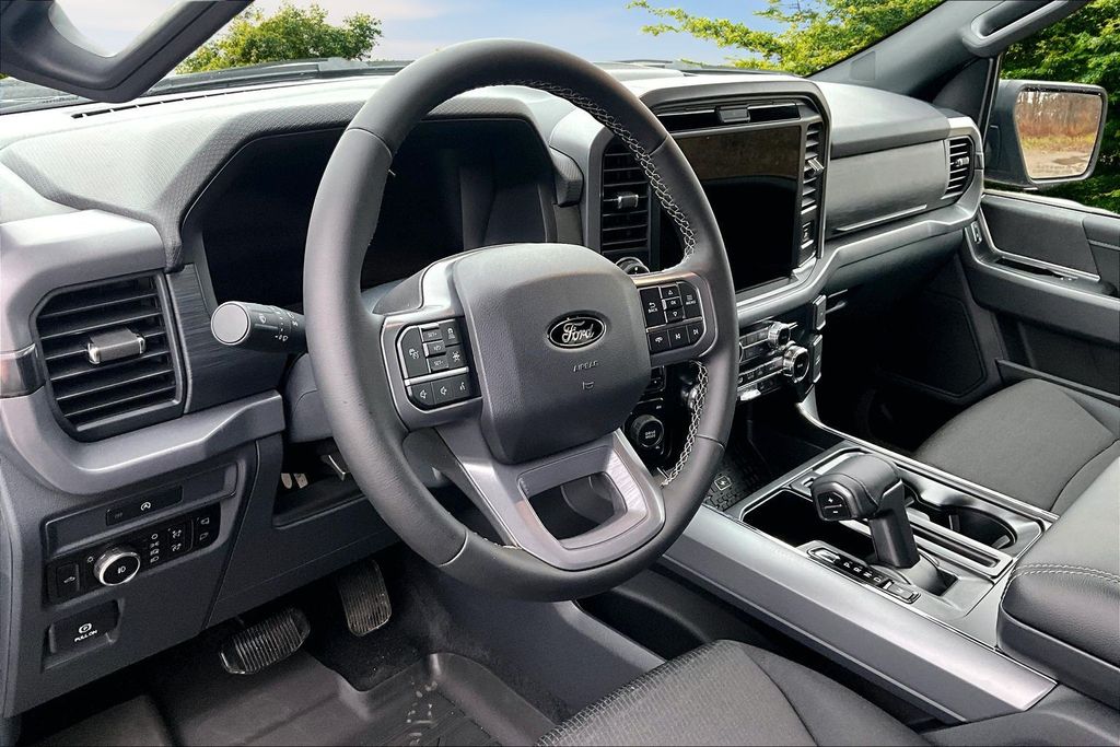 2025 Ford F-150 XLT - Photo 6