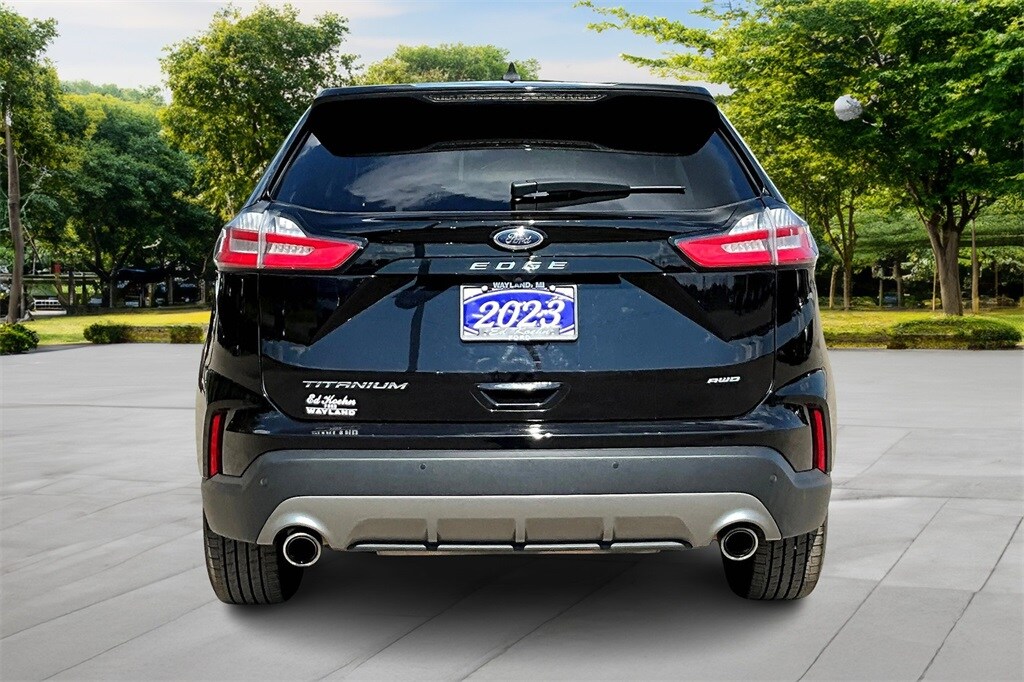 2023 Ford Edge Titanium photo 4