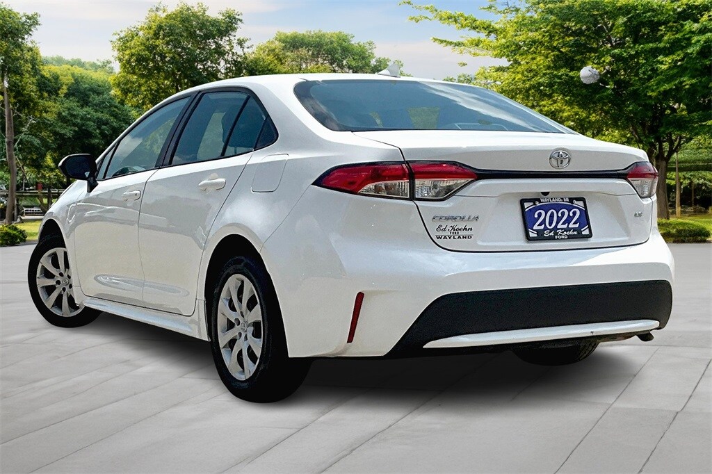 2022 Toyota Corolla LE photo 2