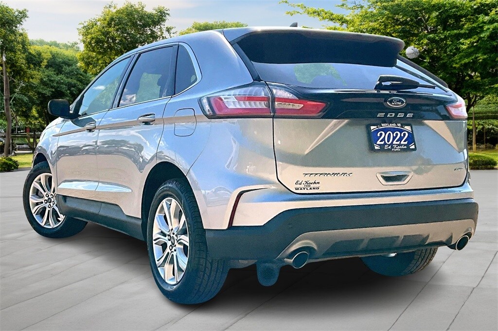 2022 Ford Edge Titanium photo 2