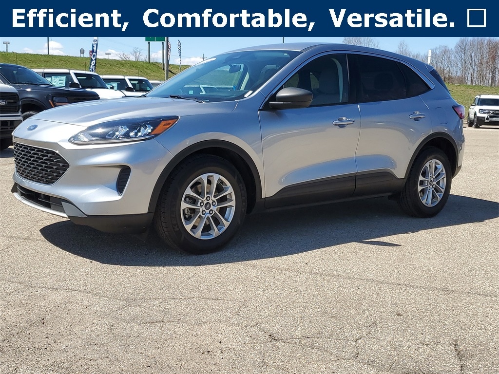 Certified 2022 Ford Escape SE with VIN 1FMCU0G69NUA43758 for sale in Wayland, MI