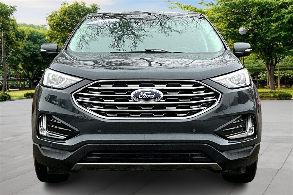 2021 Ford Edge Titanium photo 3