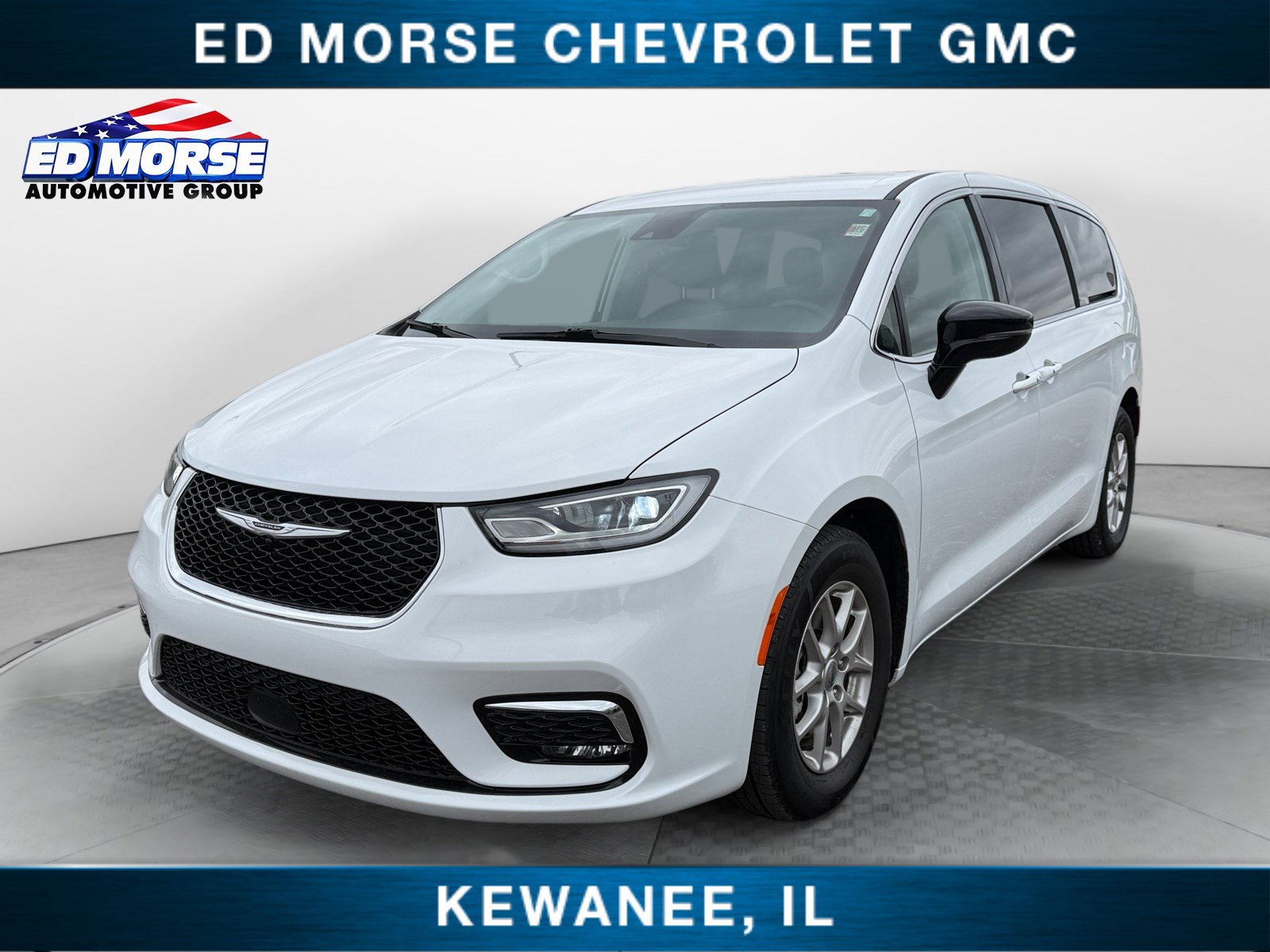 2024 Chrysler Pacifica Touring L's photo