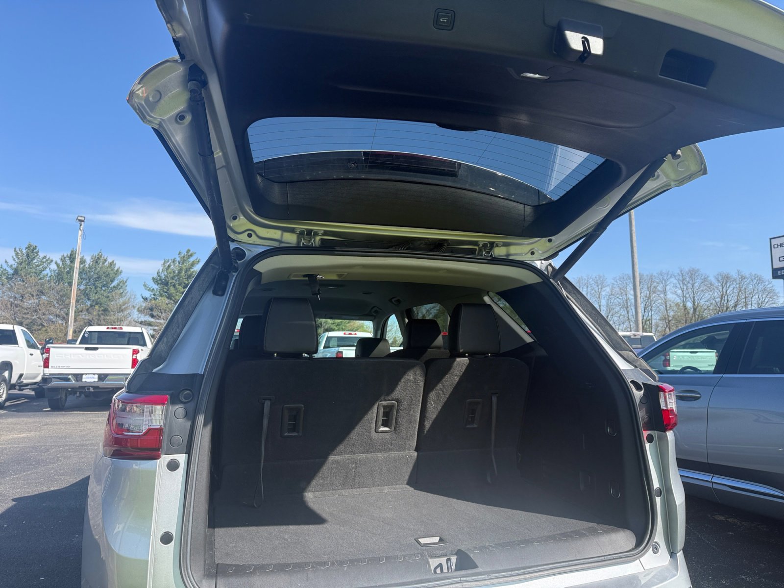 2021 Chevrolet Traverse Premier - Photo 17
