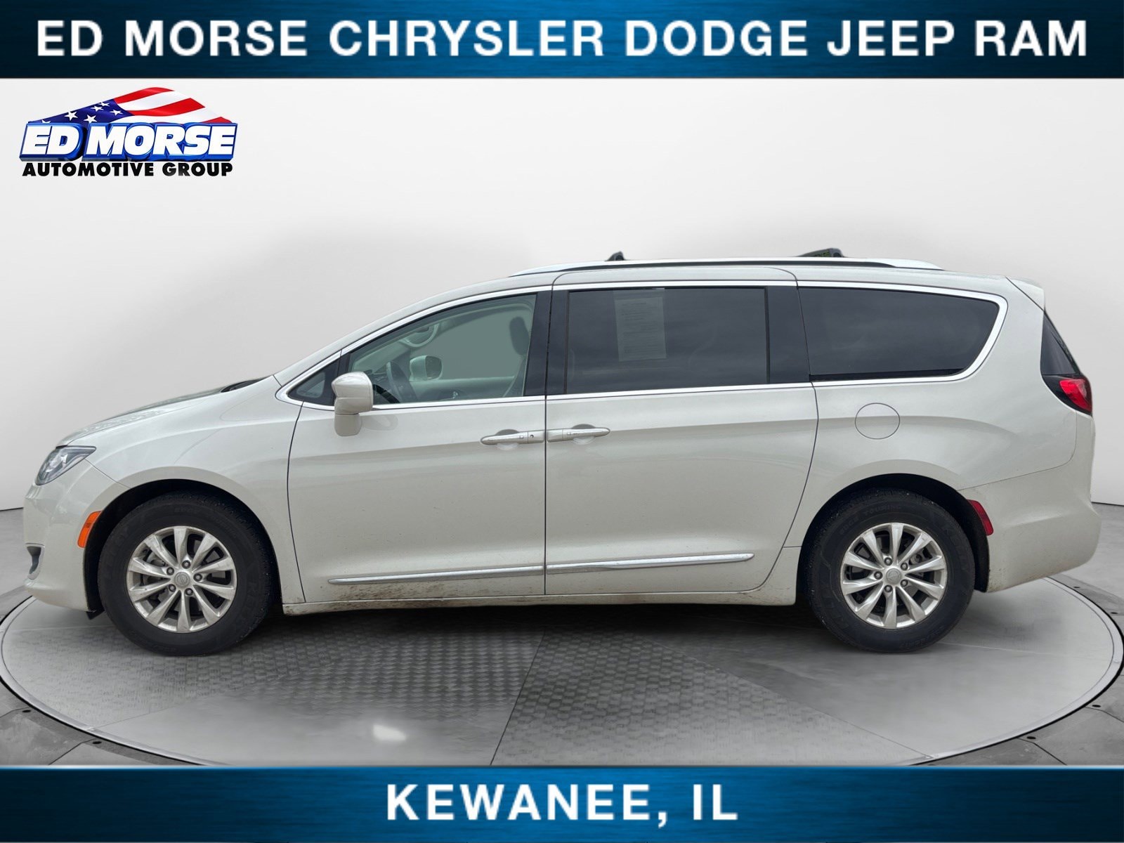 Used 2019 Chrysler Pacifica Touring L with VIN 2C4RC1BG9KR706326 for sale in Kewanee, IL