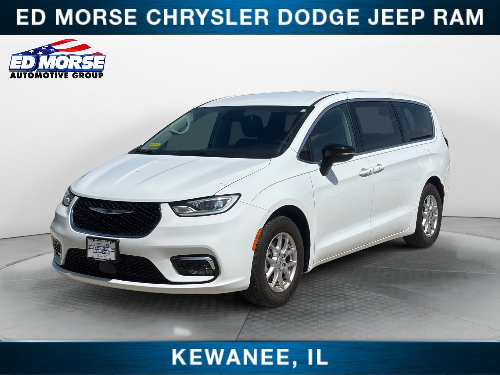 2024 Chrysler Pacifica Touring L's photo