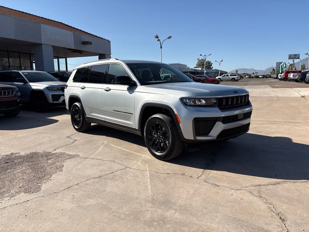 New 2026 Jeep Grand Cherokee L LAREDO ALTITUDE 4X4 Sport Utility
