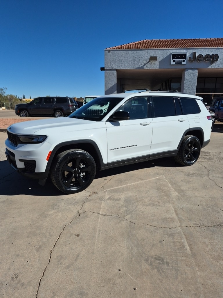 2023 Jeep Grand Cherokee L Altitude's photo